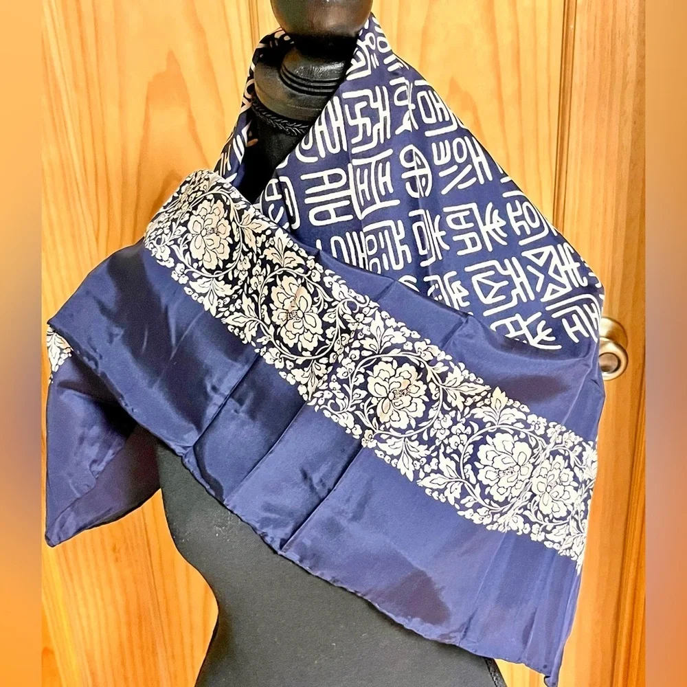 VTG 100% Silk Chinoiserie Elegant Blue Patterned Head Neck Scarf Quiet Luxury 33